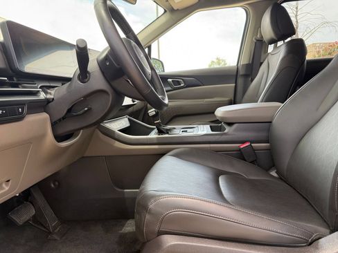 Used 2026 Kia Carnival FWD image 29