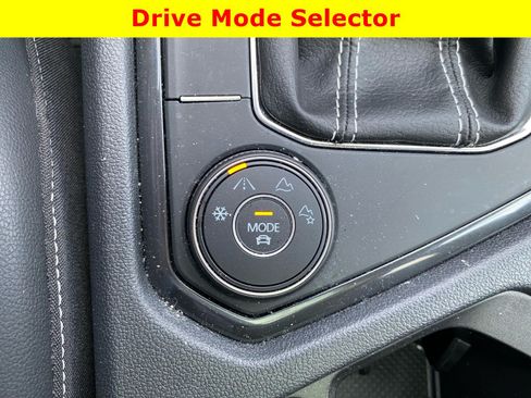 Used 2023 Volkswagen Tiguan SEL R-Line AWD/4WD image 30
