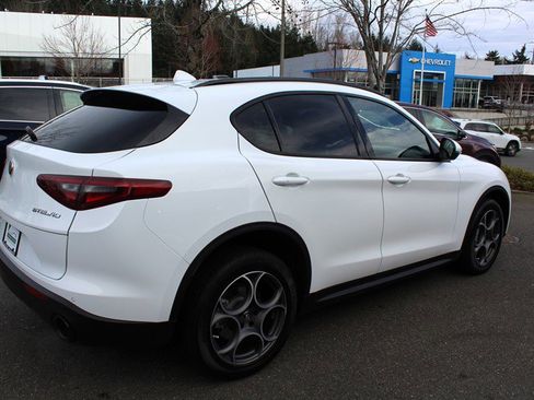 Used 2022 Alfa Romeo Stelvio Sprint image 5