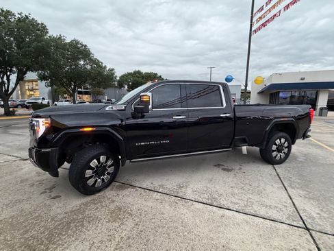 Used 2025 GMC Sierra 3500 Denali w/ Denali Reserve Package AWD/4WD image 13