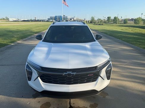 New 2026 Chevrolet Trax RS FWD image 11