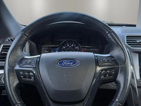 Used 2018 Ford Explorer XLT w/ Equipment Group 202A AWD/4WD image 16