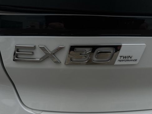 New 2026 Volvo EX30 Cross Country Ultra image 33