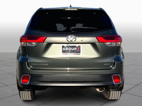 Used 2018 Toyota Highlander XLE image 4
