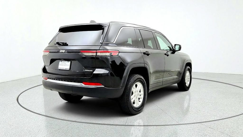 Used 2023 Jeep Grand Cherokee Laredo w/ Luxury Tech Group I AWD/4WD image 5