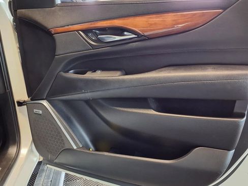 Used 2015 Cadillac Escalade Premium AWD/4WD image 14