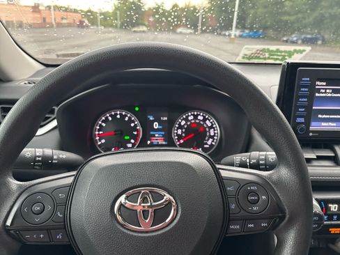 Used 2020 Toyota RAV4 XLE w/ Convenience Package FWD image 13