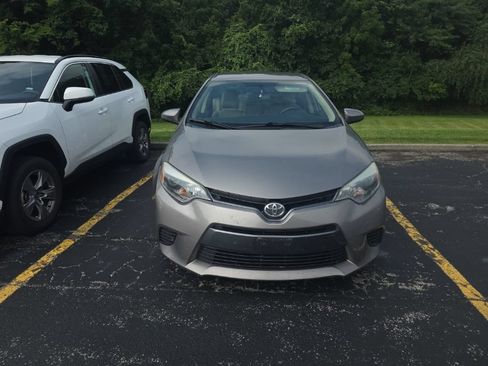 Used 2015 Toyota Corolla LE FWD image 2