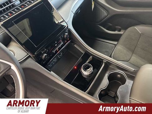 New 2025 Jeep Grand Cherokee L Altitude image 18