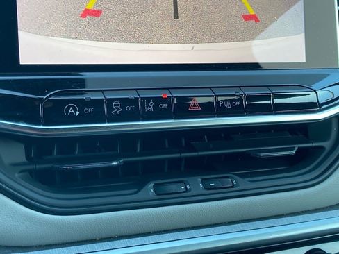 Used 2025 Jeep Compass Limited image 24