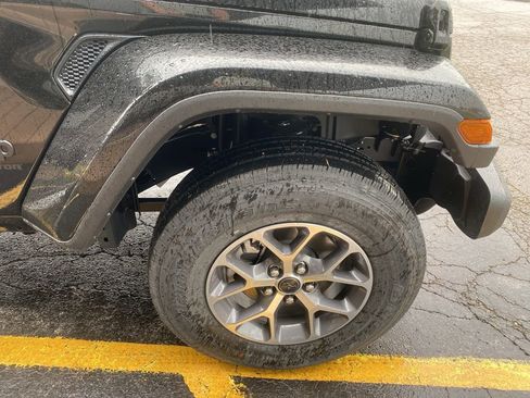 New 2025 Jeep Gladiator Sport AWD/4WD image 10