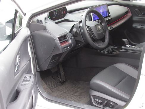 Certified 2026 Toyota Prius Plug-In Hybrid FWD image 10
