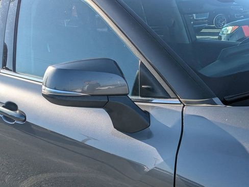 Used 2021 Toyota Highlander XLE FWD image 9