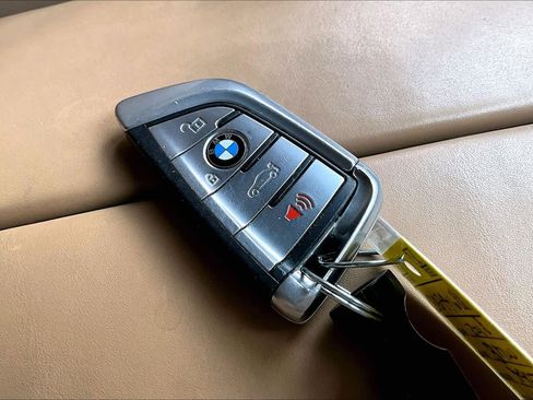 Used 2018 BMW 740i image 15