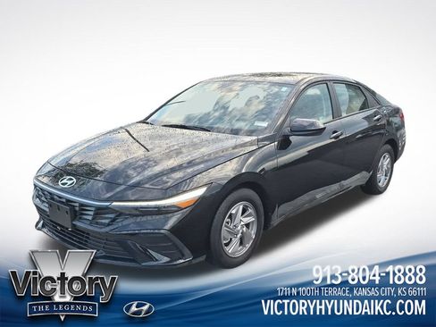 Used 2025 Hyundai Elantra SE FWD image 1