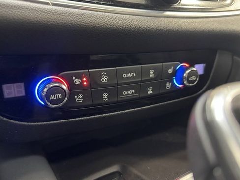 Used 2019 Buick Enclave Premium image 24