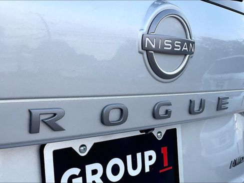 Used 2025 Nissan Rogue SV AWD/4WD image 30