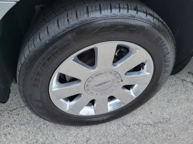 Used 2013 Lincoln MKT AWD image 26