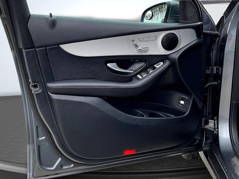 Used 2019 Mercedes-Benz GLC 300 w/ Premium Package image 21