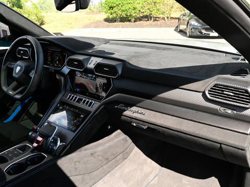 Used 2024 Lamborghini Urus Performante AWD/4WD image 54