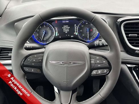 New 2026 Chrysler Pacifica Select image 13