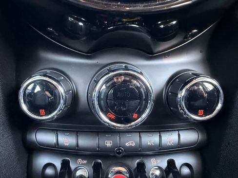 Used 2017 MINI Cooper 4-Door Hardtop image 14