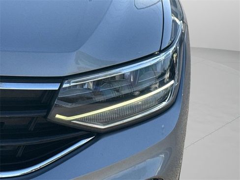 Used 2023 Volkswagen Tiguan SE R-Line image 29