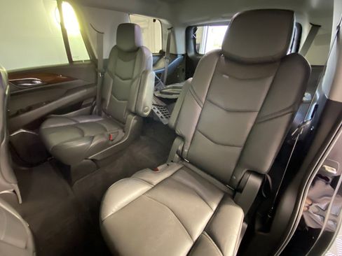 Used 2020 Cadillac Escalade Luxury image 28