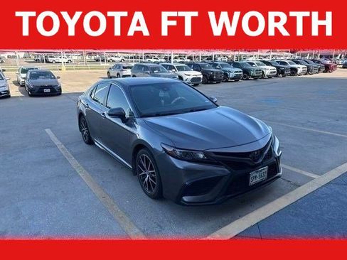 Used 2023 Toyota Camry SE FWD image 1