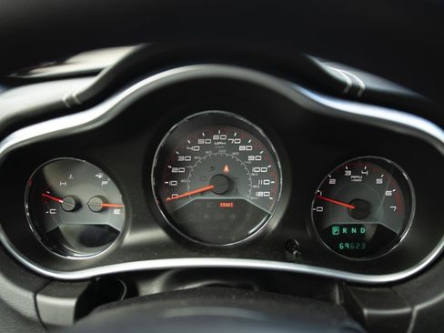 Used 2014 Dodge Avenger SE w/ Rallye Appearance Group FWD image 4