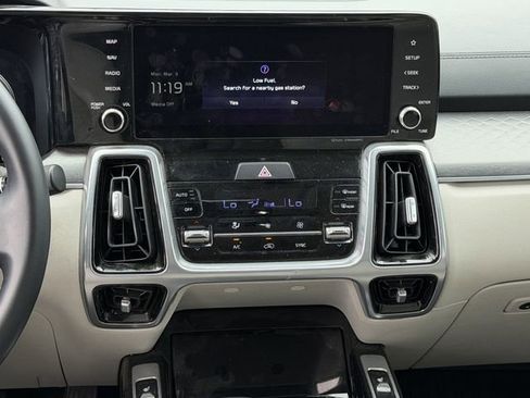 Used 2023 Kia Sorento SX image 17