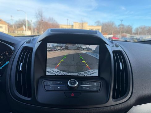 Used 2019 Ford Escape SE image 12