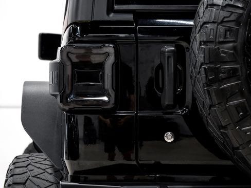 Used 2018 Jeep Wrangler Unlimited Rubicon w/ LED Lighting Group image 55