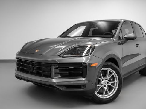 Certified 2025 Porsche Cayenne image 7