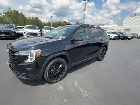 Certified 2023 GMC Terrain SLE w/ Driver Convenience Package AWD/4WD image 4