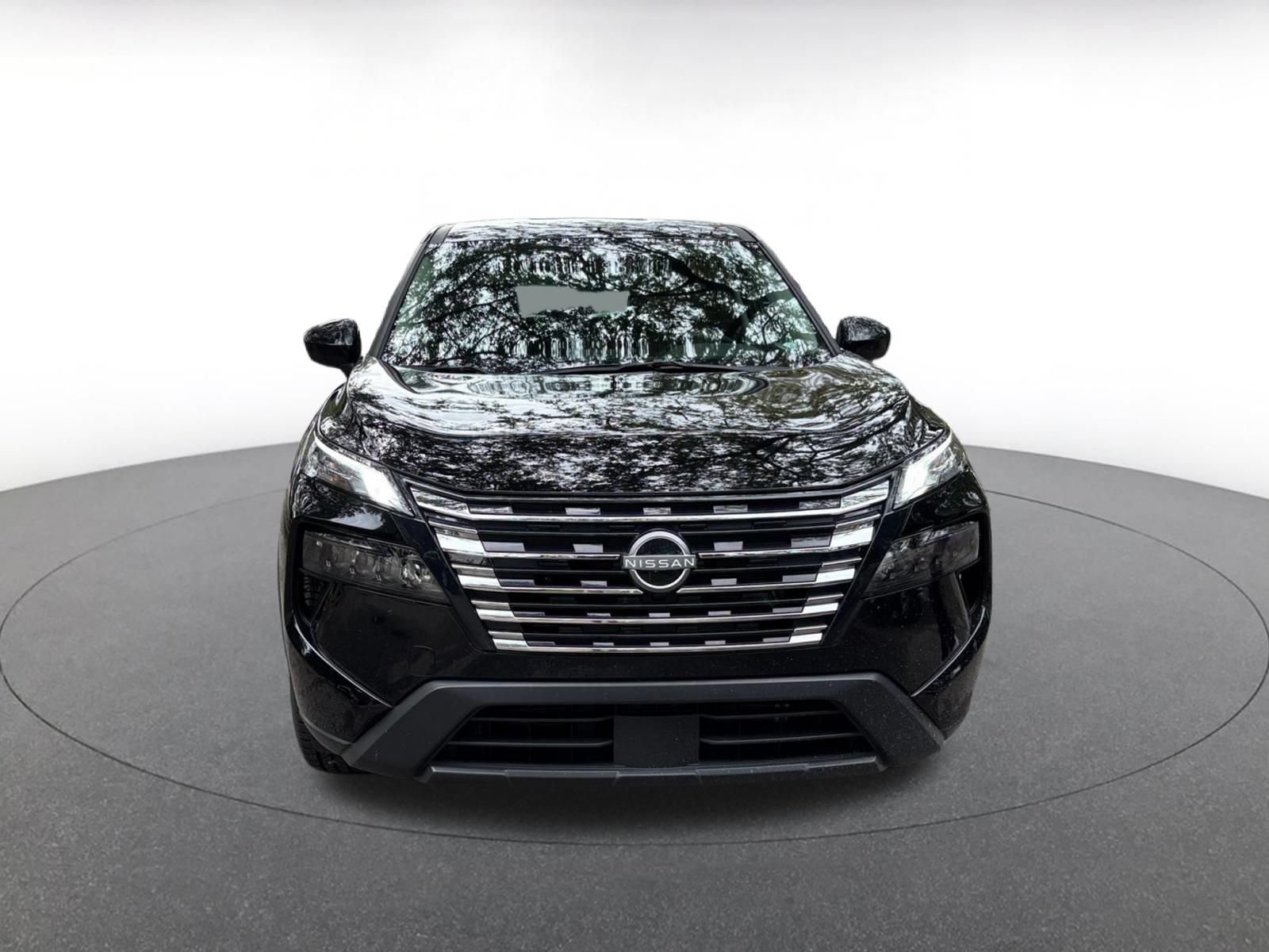 Used 2026 Nissan Rogue SV AWD/4WD image 2
