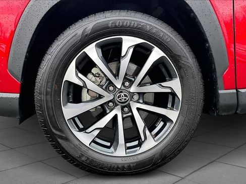 Used 2025 Toyota Corolla Cross XLE image 10