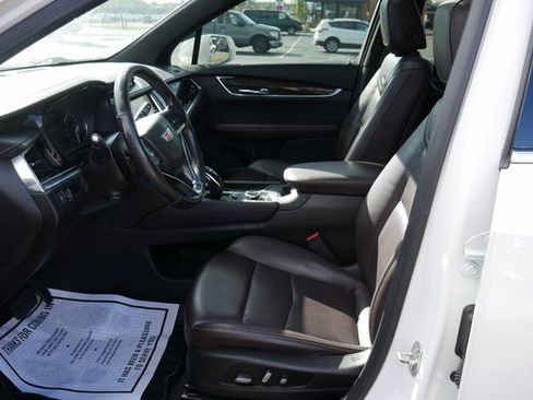 Used 2020 Cadillac XT6 Premium Luxury image 2