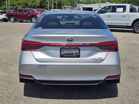 Used 2021 Toyota Avalon Limited w/ Advanced Safety Package FWD image 11
