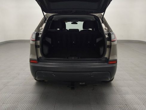 Used 2019 Jeep Cherokee Latitude w/ Popular Appearance Group FWD image 29