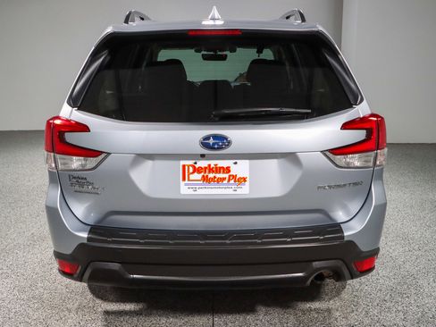 Used 2020 Subaru Forester Premium AWD/4WD image 8