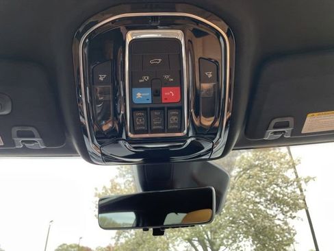 Used 2023 Jeep Grand Cherokee L Summit AWD/4WD image 24