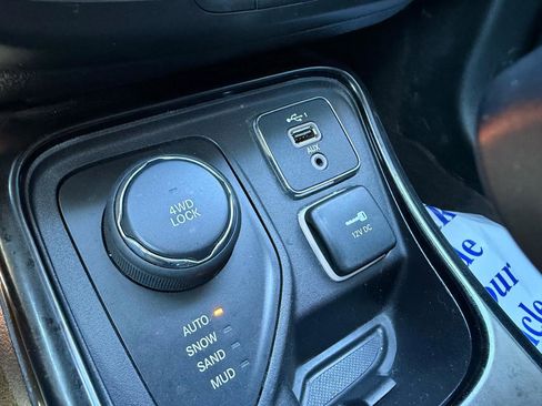Used 2020 Jeep Compass Limited AWD/4WD image 24