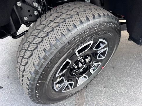 New 2026 Ford F250 Platinum w/ FX4 Off-Road Package image 15