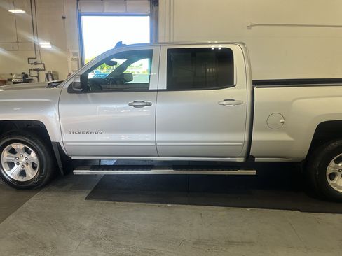 Used 2018 Chevrolet Silverado 1500 LT w/ All Star Edition AWD/4WD image 11
