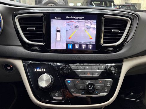 Used 2020 Chrysler Pacifica Touring w/ Advanced Safetytec Group FWD image 27
