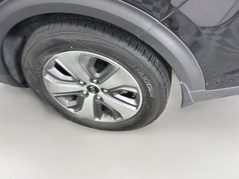 Used 2020 Kia Niro LX FWD image 11