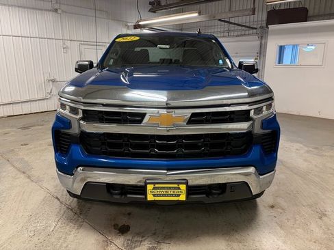 Used 2022 Chevrolet Silverado 1500 LT image 2