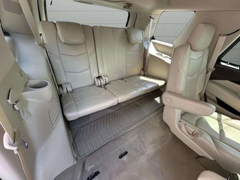 Used 2017 Cadillac Escalade Luxury image 41