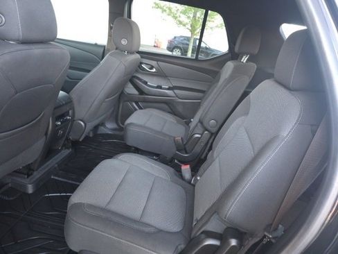 Used 2022 Chevrolet Traverse LT image 19